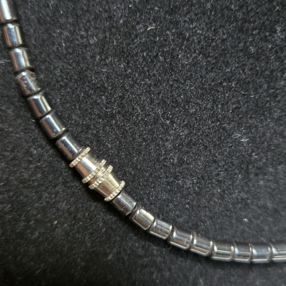 Hematite simple 16" unisex necklace - Picture 8 of 9